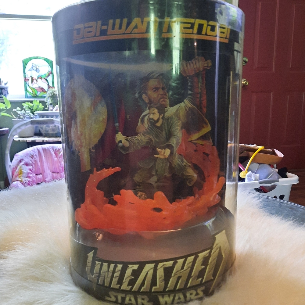 ~{Star Wars}~ NIB Large Obi-Wan Kenobi Unleashed action figure.